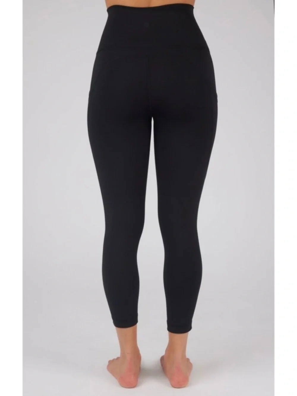 Yogalicious Lux Lenox Pocket Crop Tight Leggings - Picture 3 of 16